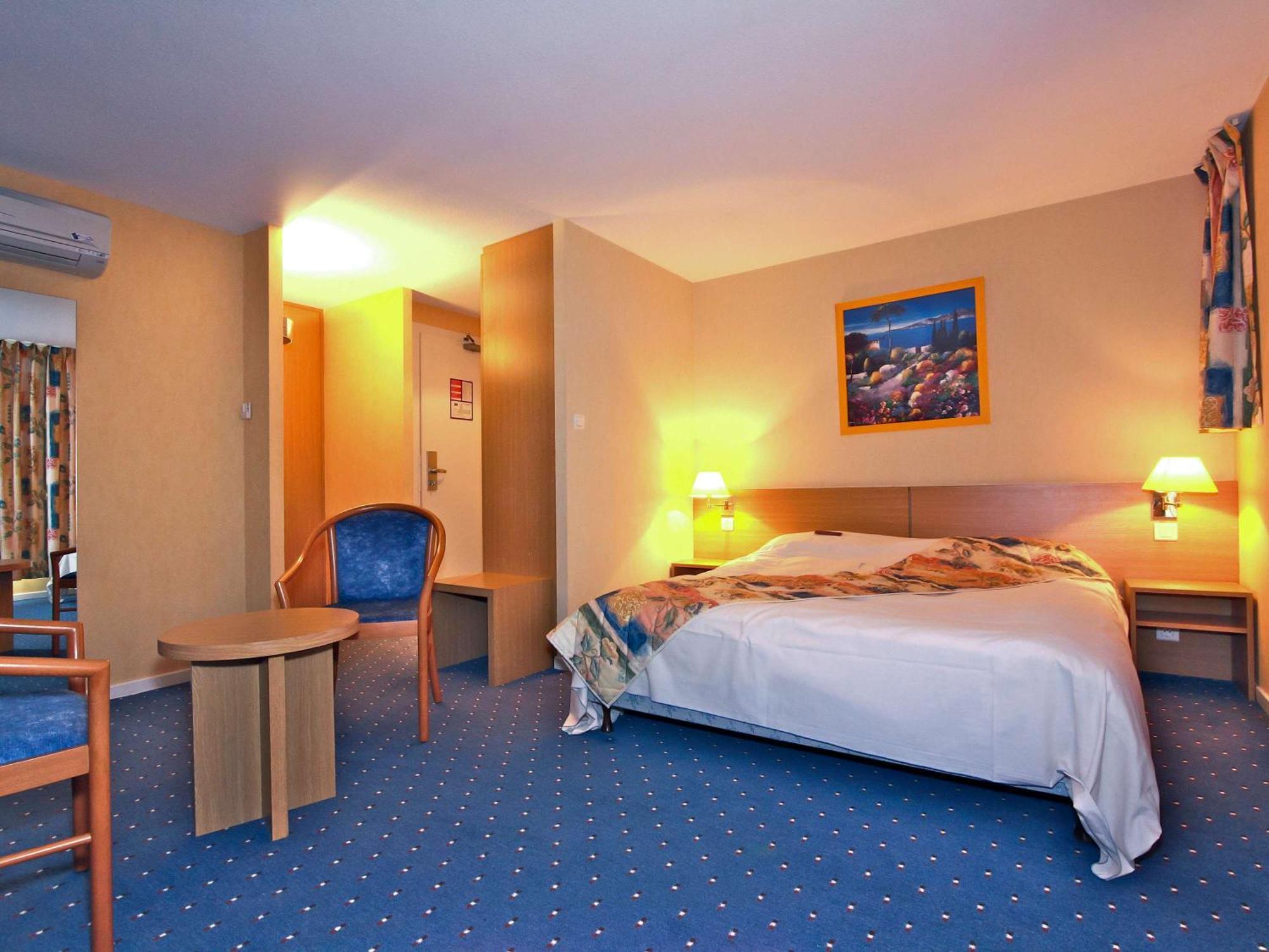 Mercure Hexagone Luxeuil Εξωτερικό φωτογραφία